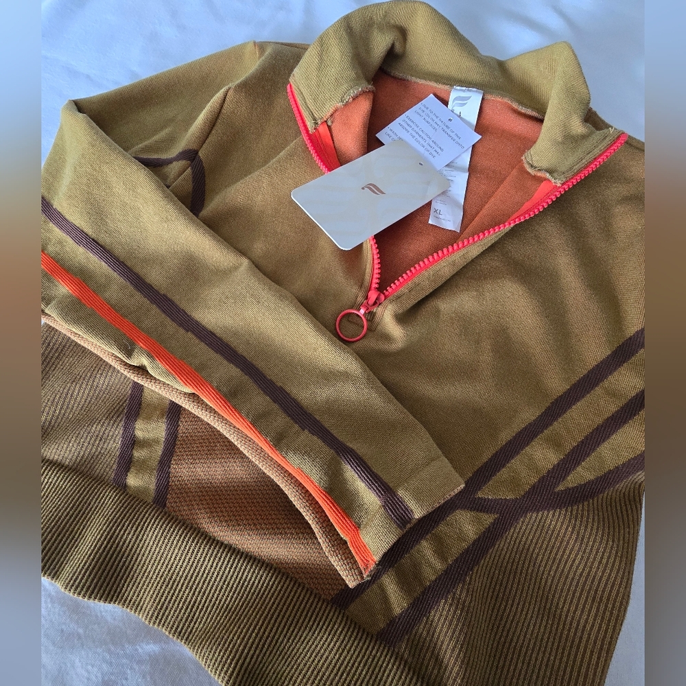 NWT Fabletics Opal Seamless Half Zip Retro Crop Top Olive Athletic Gym Yoga XL - Picture 10 of 13